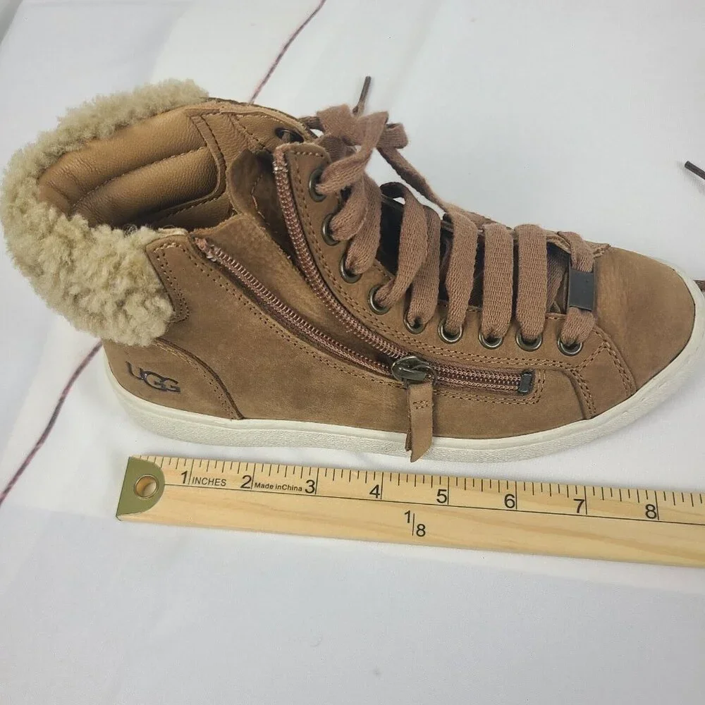 UGG Girls Pure Leather Lace Up Zipper Sneaker Boots with‎ Wool Fur Size 5